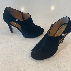 Suede open toe inside zip black booties